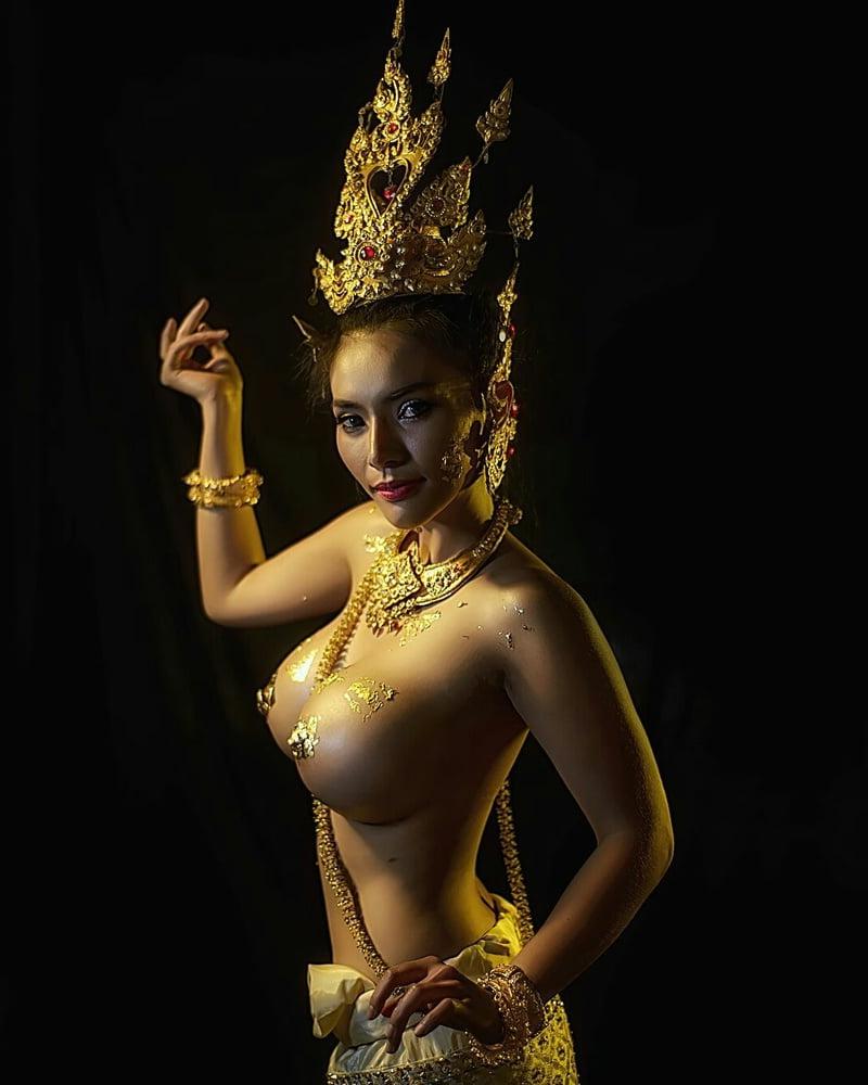 24P Thai model prostitute