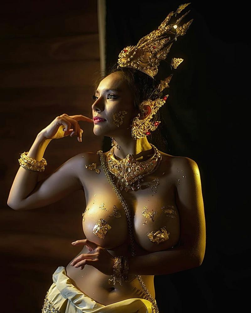 24P Thai model prostitute