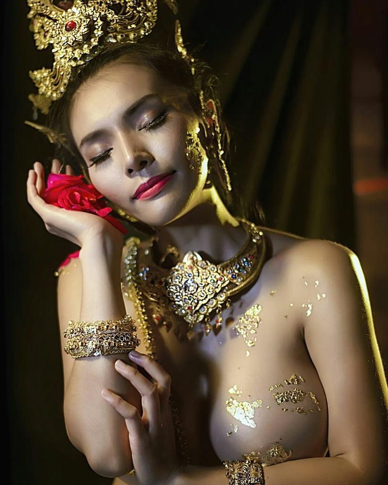 24P Thai model prostitute