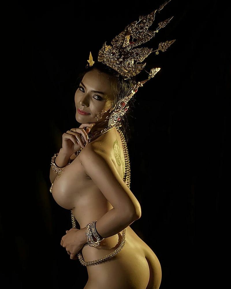 24P Thai model prostitute