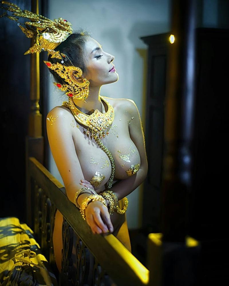 24P Thai model prostitute