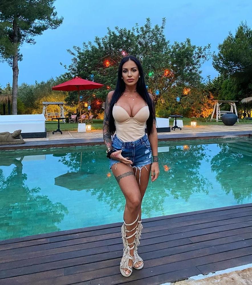 25P Iraya sexy Spanish bimbo slut with fake boobs DSL