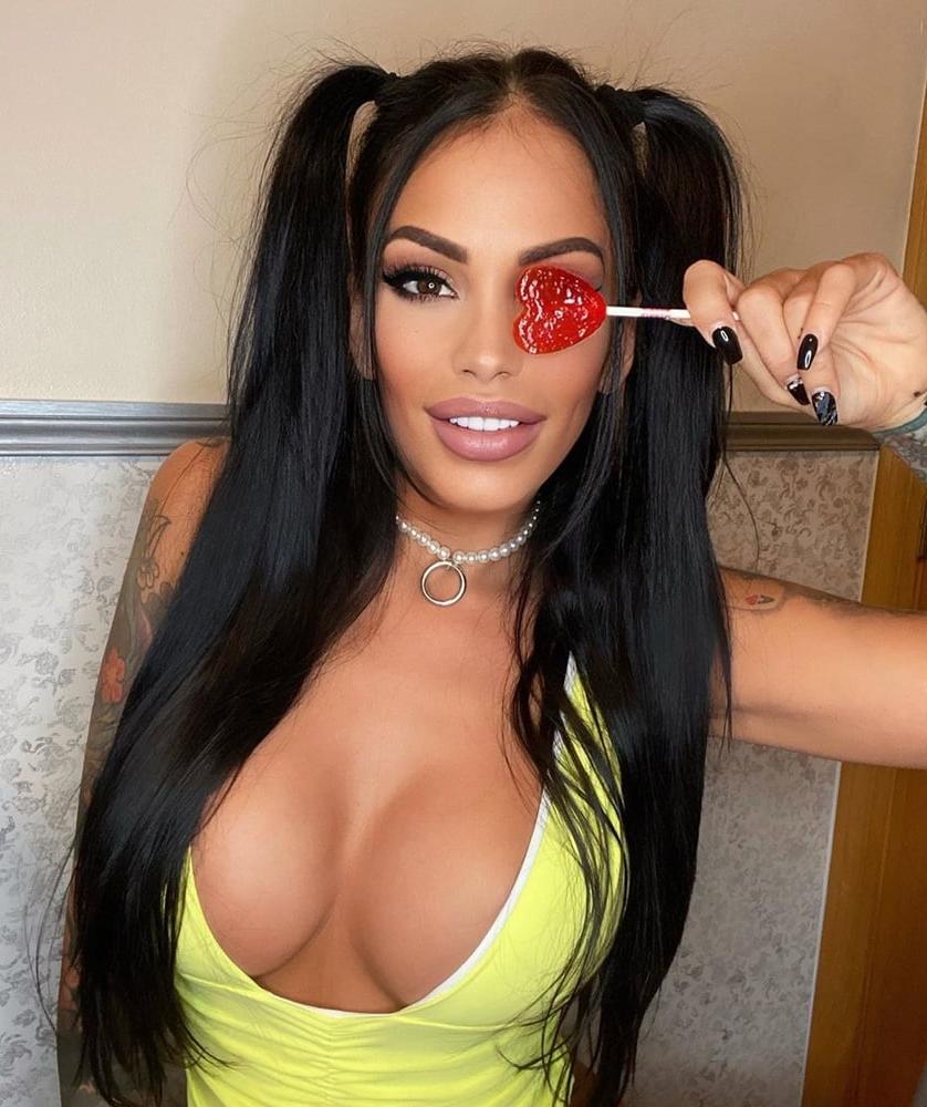 25P Iraya sexy Spanish bimbo slut with fake boobs DSL