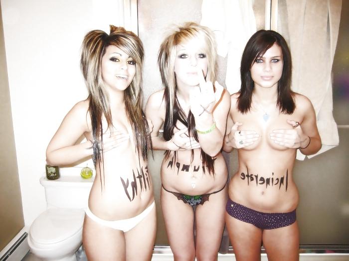 15P Nice (outdoor) toilet and bathroom girls 11