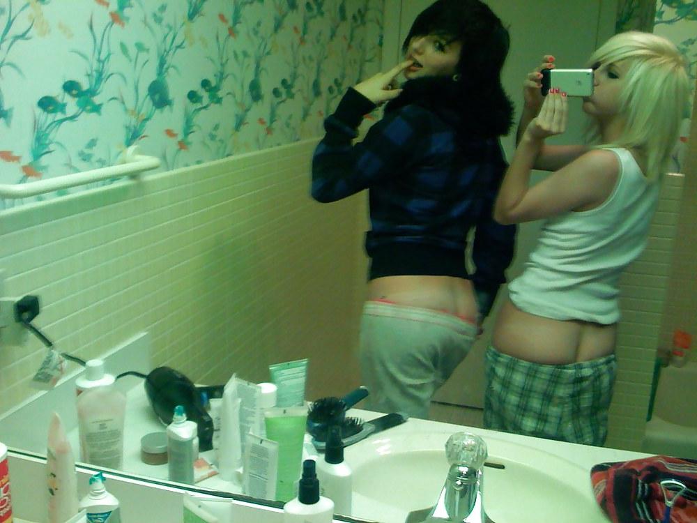15P Nice (outdoor) toilet and bathroom girls 11