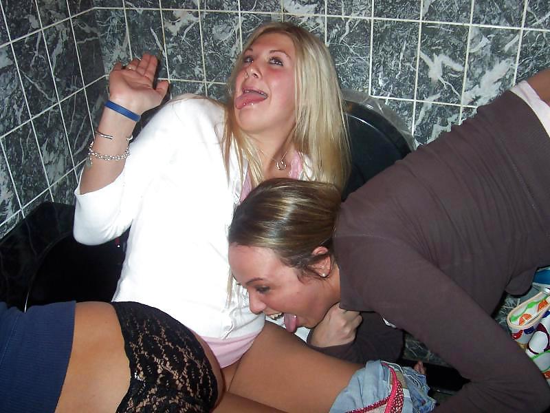 15P Nice (outdoor) toilet and bathroom girls 12
