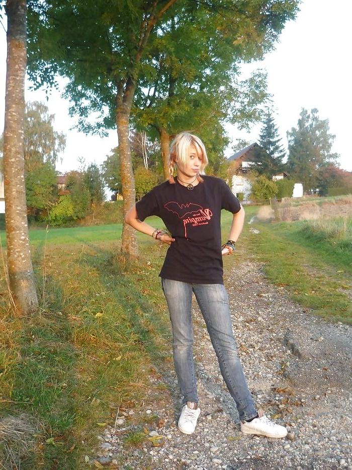 25P Queens in jeans XIII