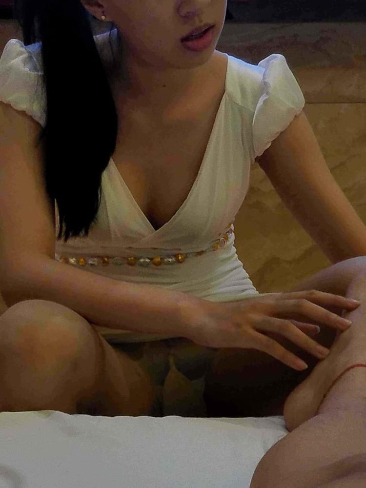 25P Chinese prostitute at work