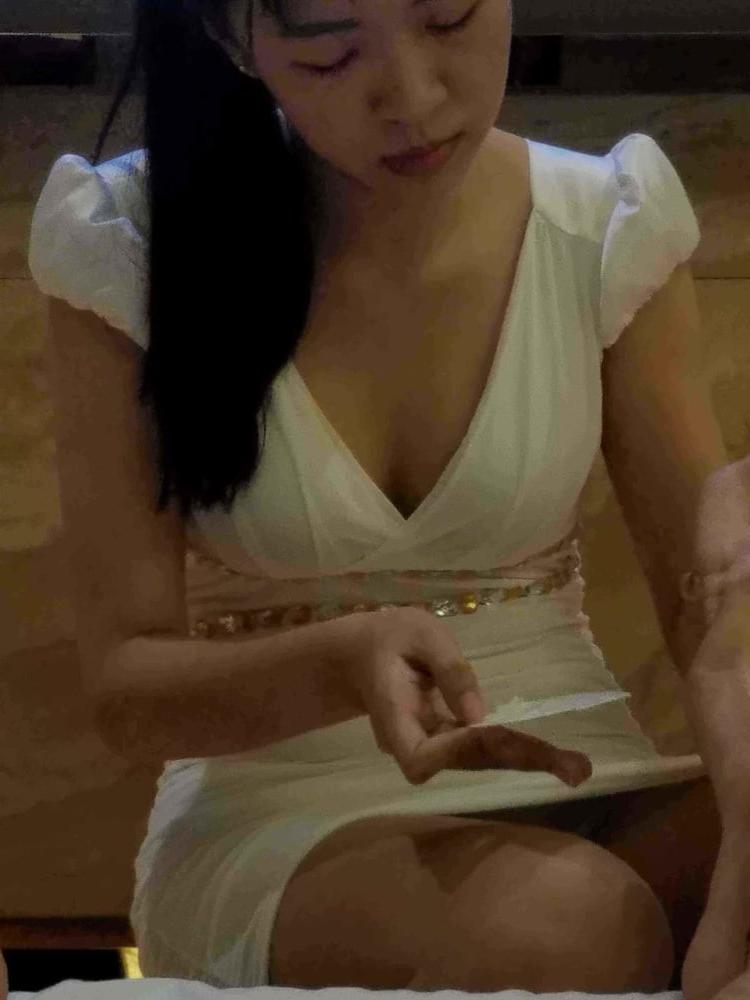 25P Chinese prostitute at work