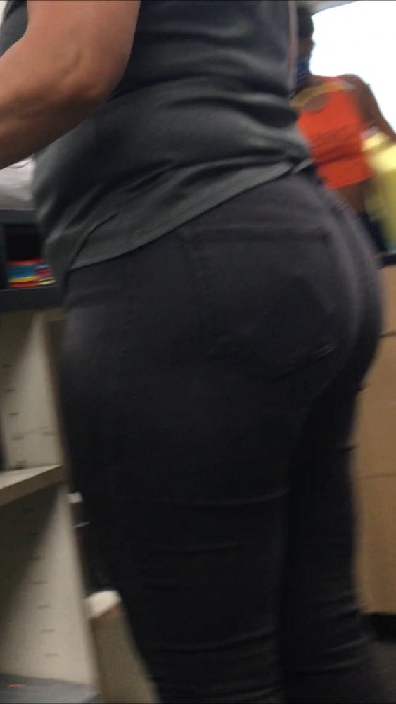 19P Sexy Latina ass in tight jeans