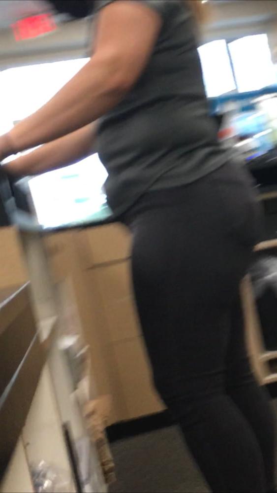 19P Sexy Latina ass in tight jeans