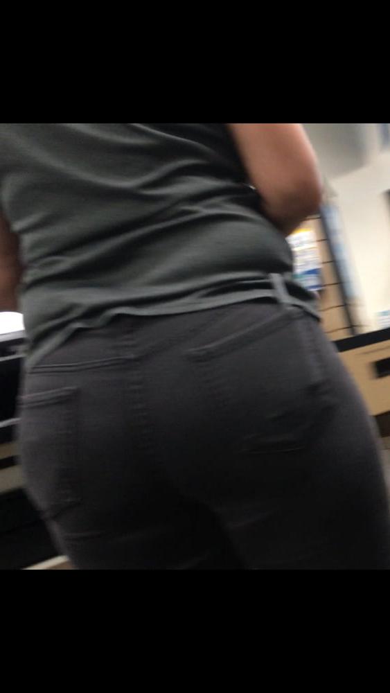 19P Sexy Latina ass in tight jeans