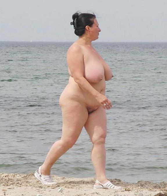 25P Fat girls naked at the beach