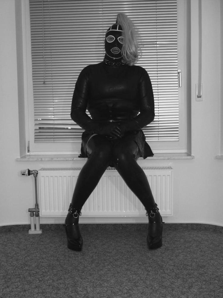 12P Zofe Latexia Nr 212 absolut devot u Latex  Bereich Hannover