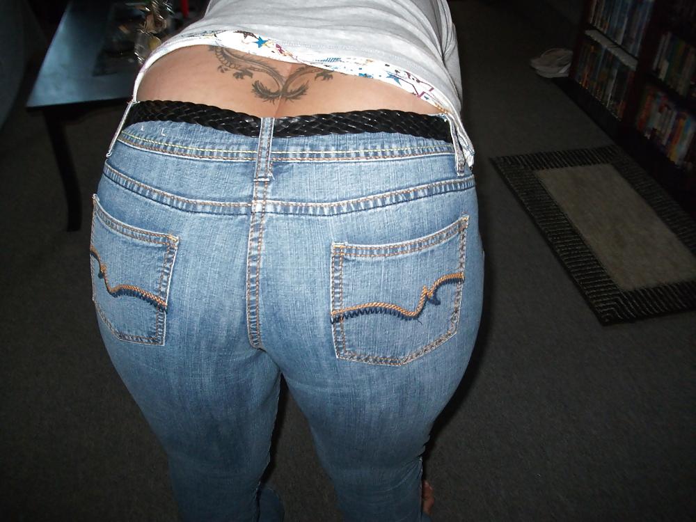 12P Donna in Tight Jeans # 2