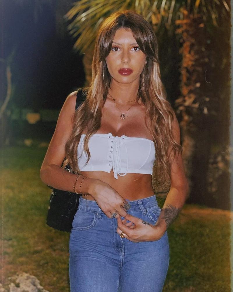 25P She needs BBC (11)
