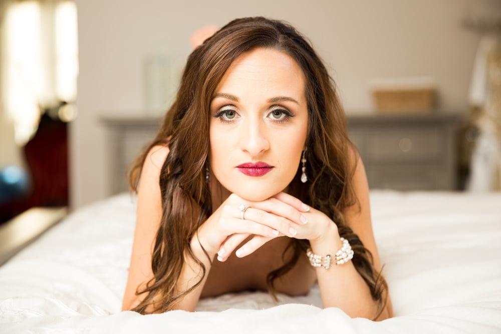 25P Thin Brunette Boudoir