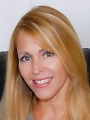 25P Famous Jewish Vogue Cover Interracial MILF - Nicole Moore