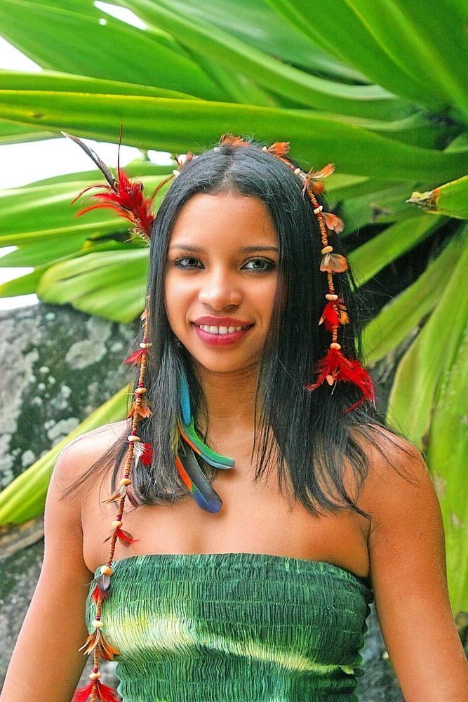 25P Slutty Brazilian Babe Flashing Outside