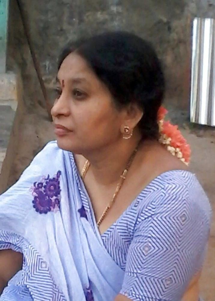 13P Desi aunty bathing..
