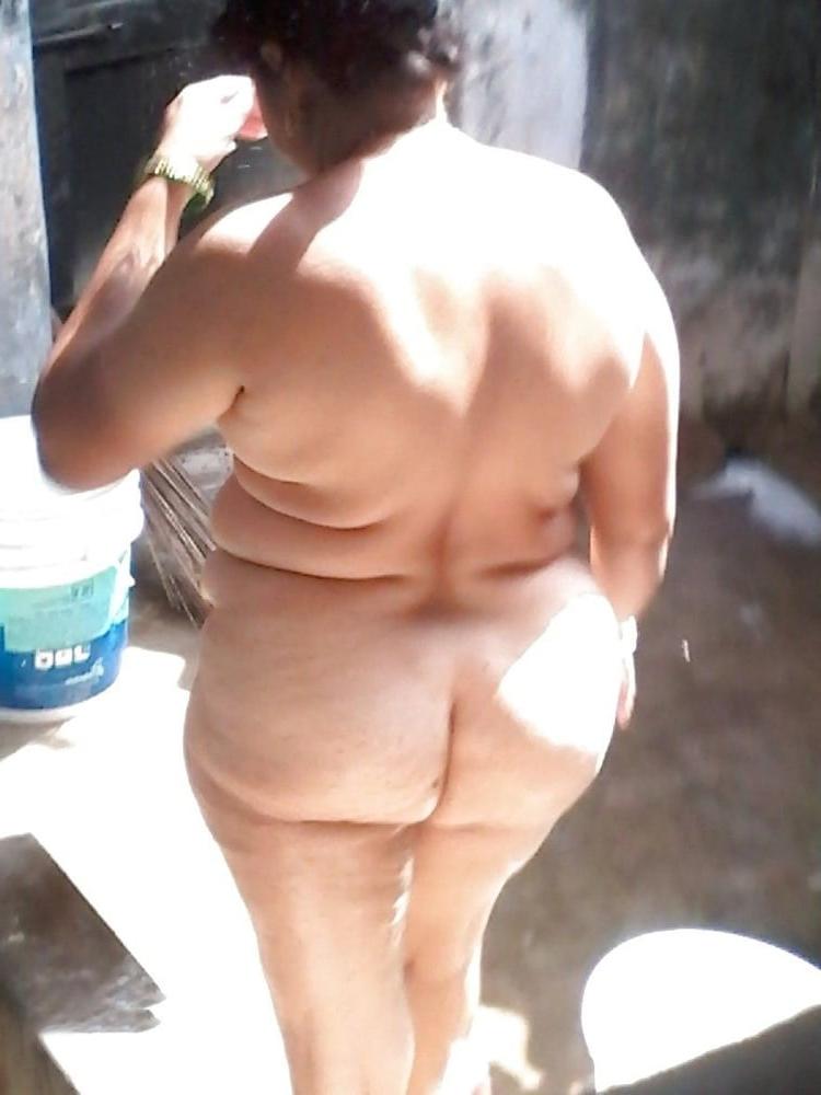 13P Desi aunty bathing..