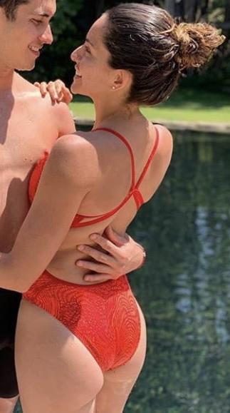 25P Sluts in tiny bikinis- Andrea