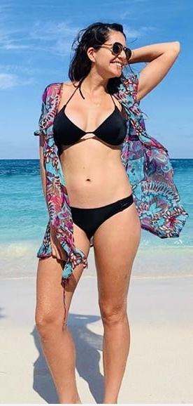 25P Sluts in tiny bikinis- Andrea