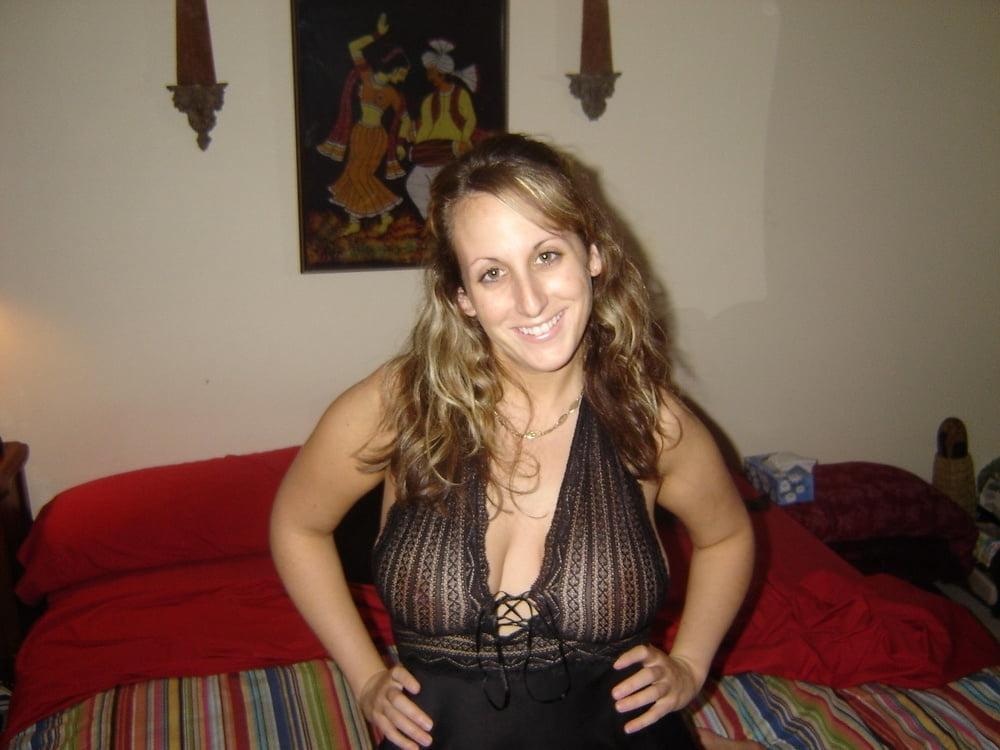 25P Sexy Curvy Huge Tits &amp; Ass MILF Poses &amp; Sucks &amp; Fucks Cock