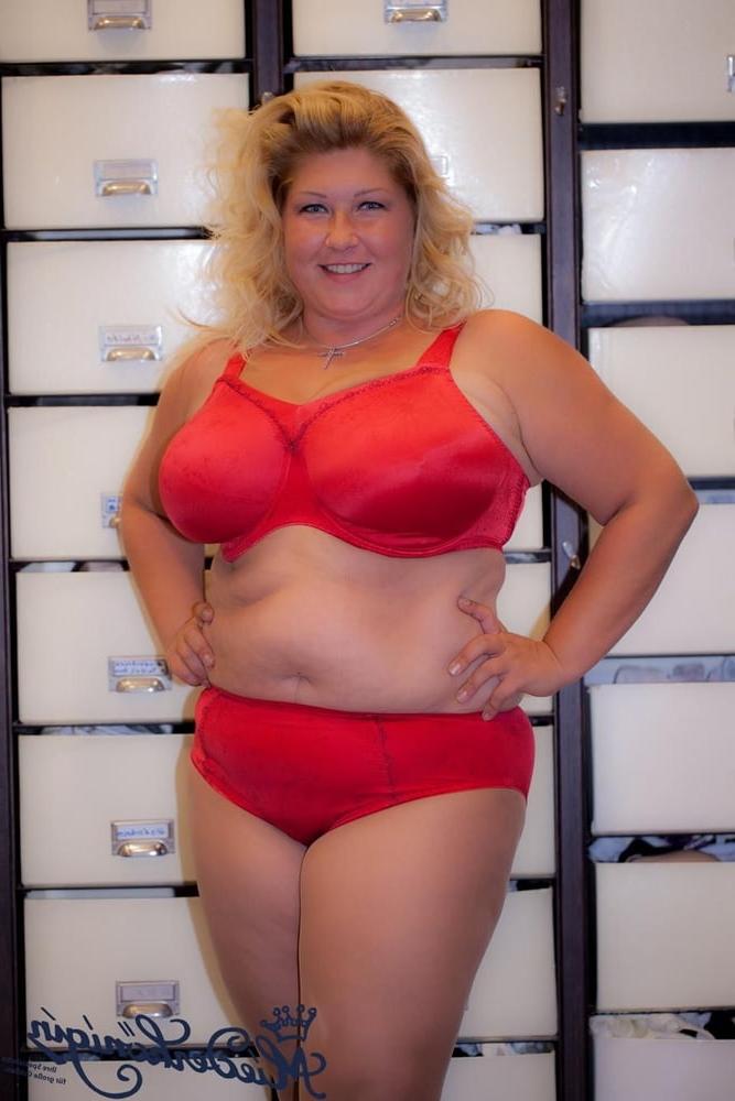 15P MIEDERKONIGIN BBW LINGERIE MODEL