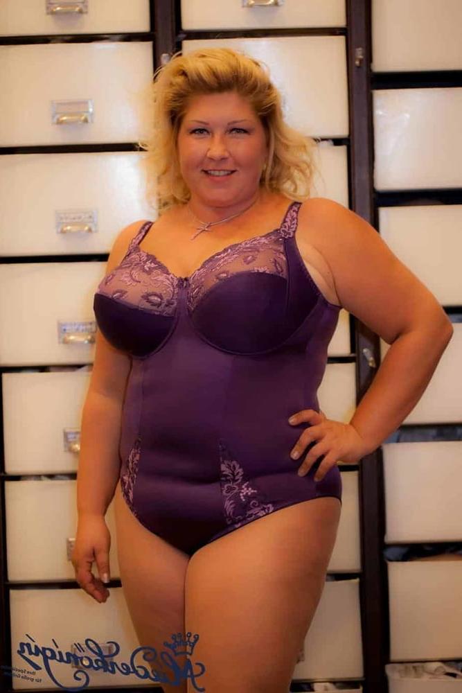 15P MIEDERKONIGIN BBW LINGERIE MODEL