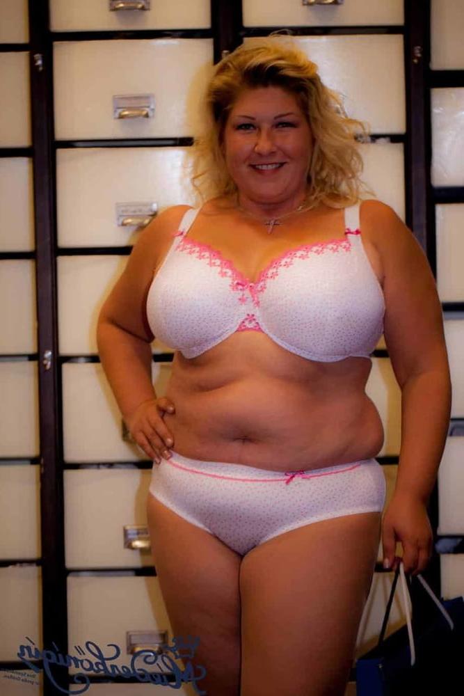 15P MIEDERKONIGIN BBW LINGERIE MODEL