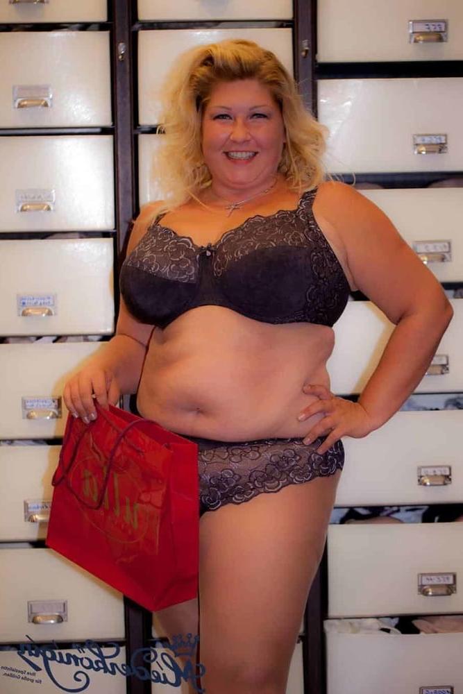 15P MIEDERKONIGIN BBW LINGERIE MODEL