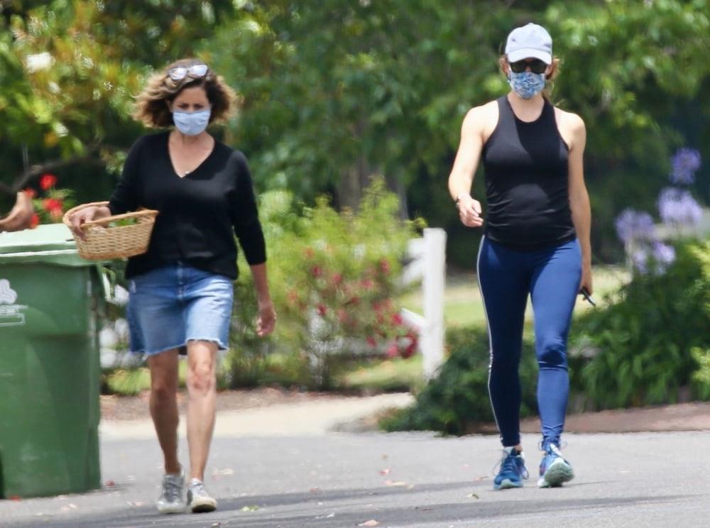 25P Jennifer Garner tight