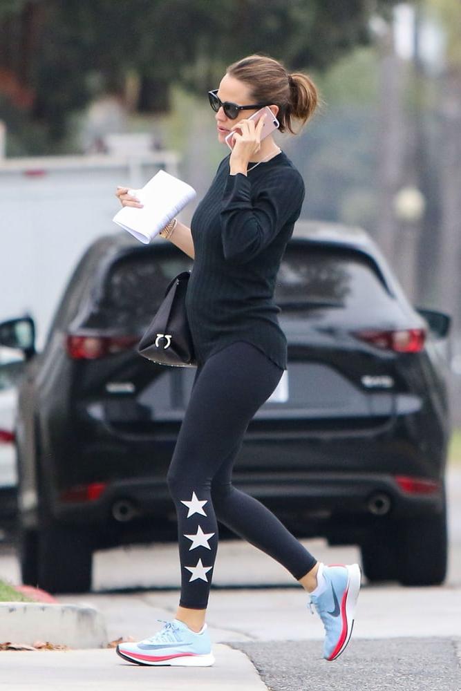 25P Jennifer Garner tight