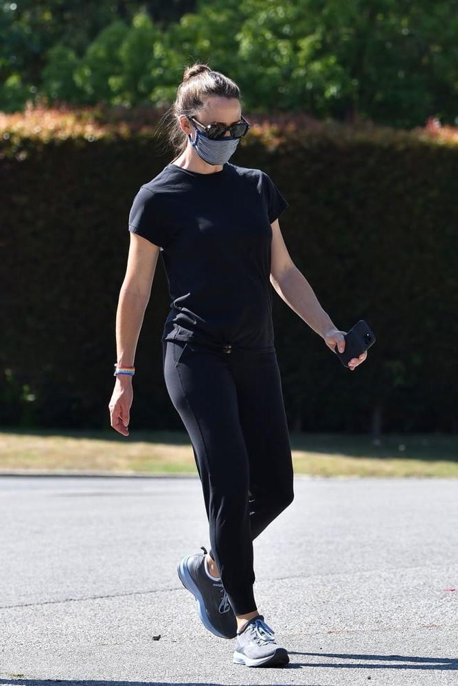 25P Jennifer Garner tight