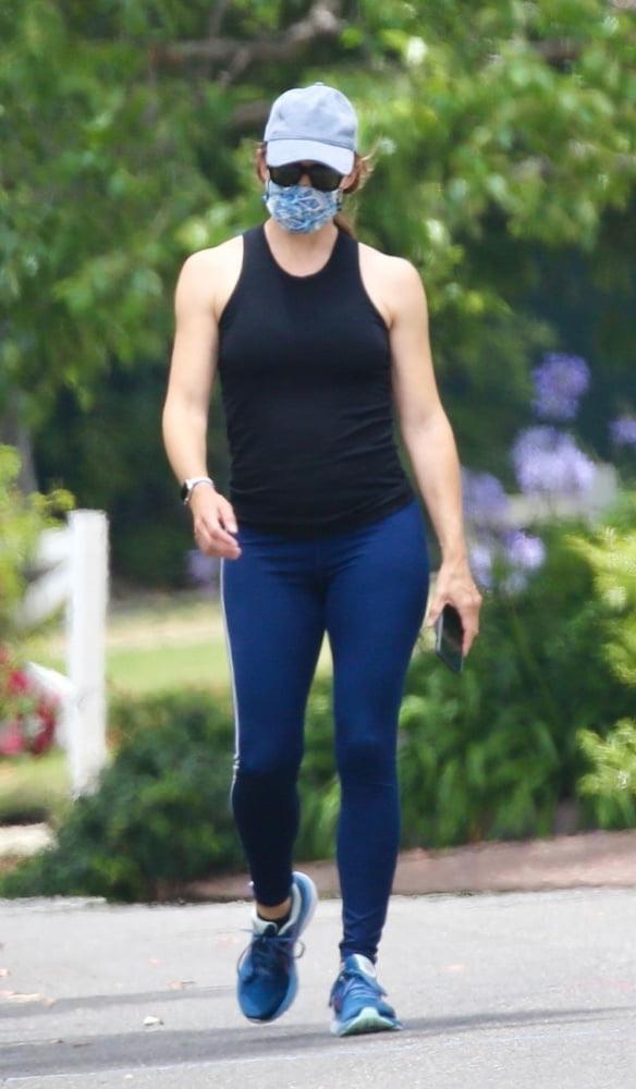 25P Jennifer Garner tight
