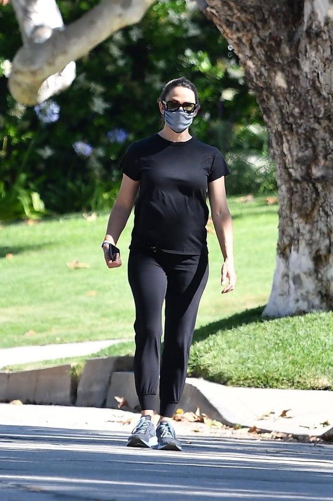 25P Jennifer Garner tight