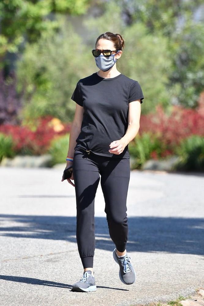 25P Jennifer Garner tight