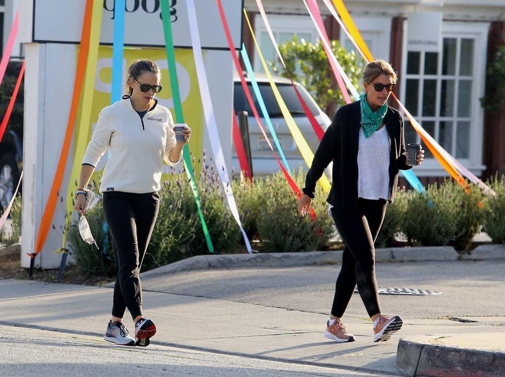 25P Jennifer Garner tight