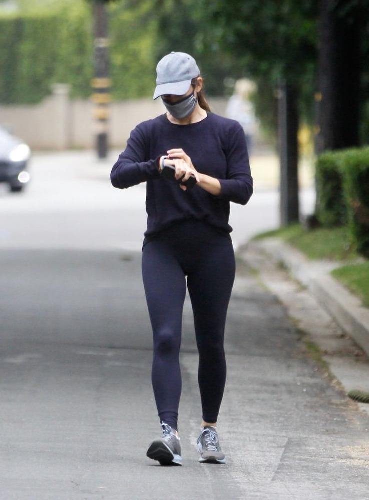 25P Jennifer Garner tight