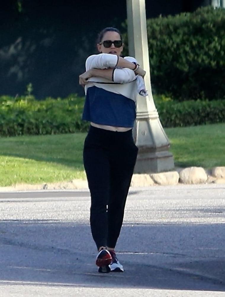 25P Jennifer Garner tight