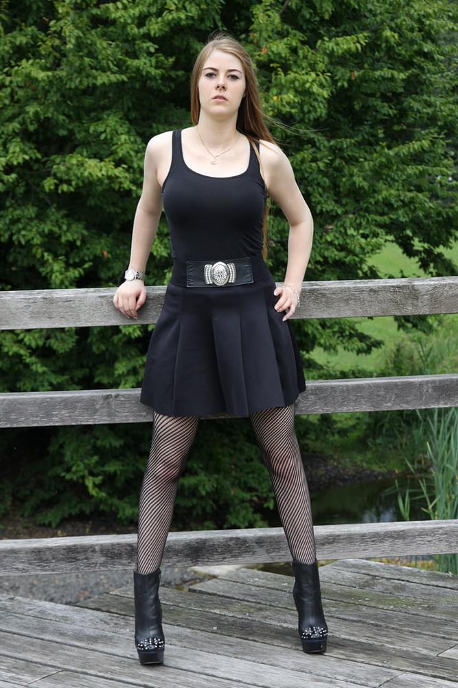 25P Möchtegern-Model GF in Strumpfhosen 01