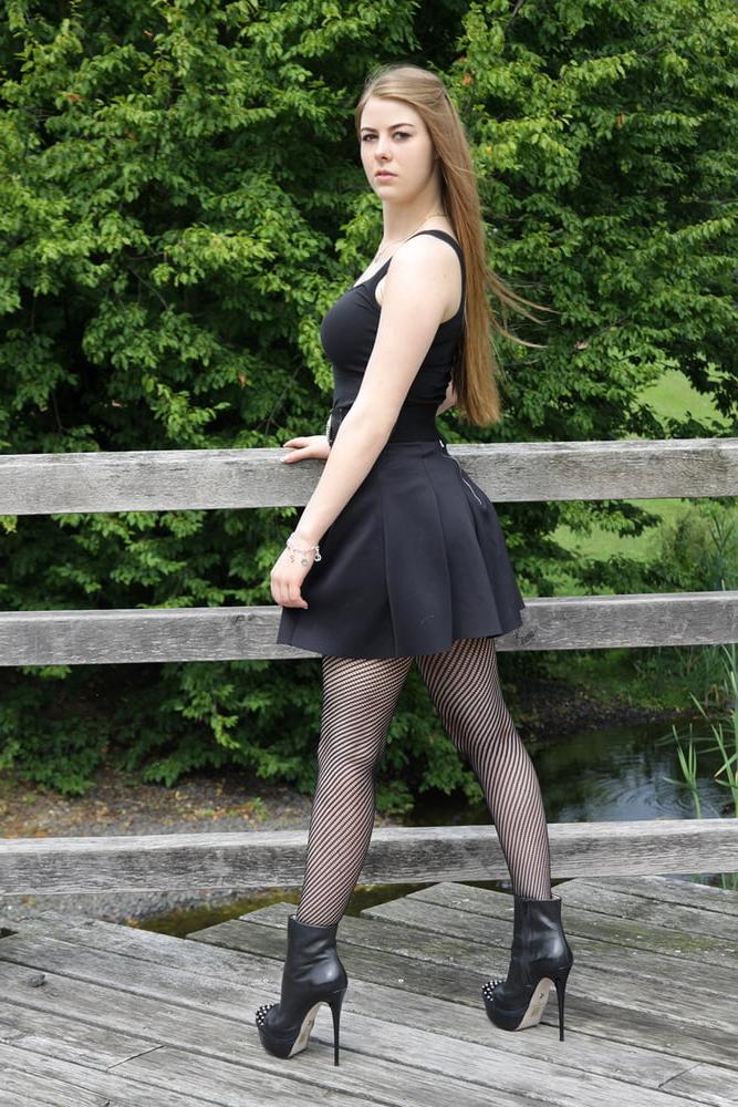 25P Möchtegern-Model GF in Strumpfhosen 01