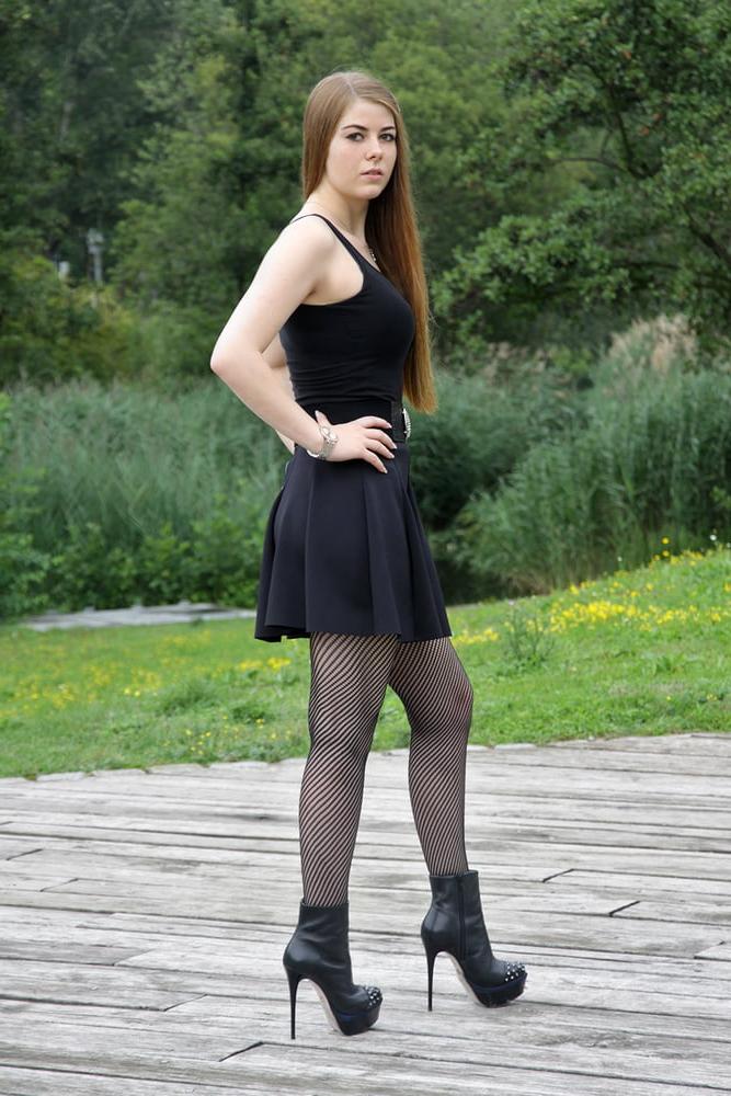 25P Möchtegern-Model GF in Strumpfhosen 01