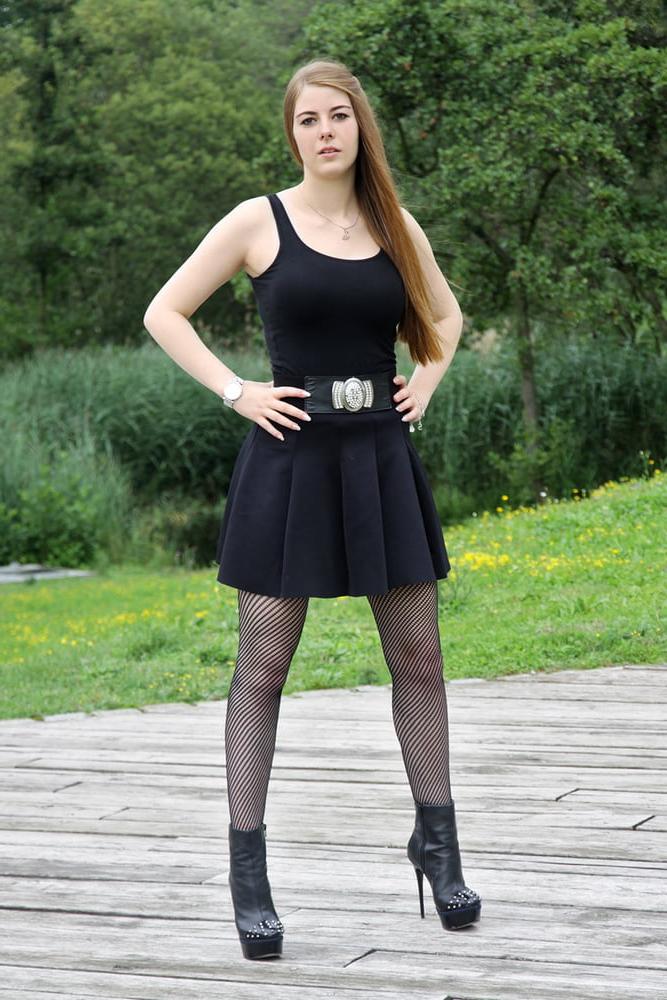 25P Möchtegern-Model GF in Strumpfhosen 01