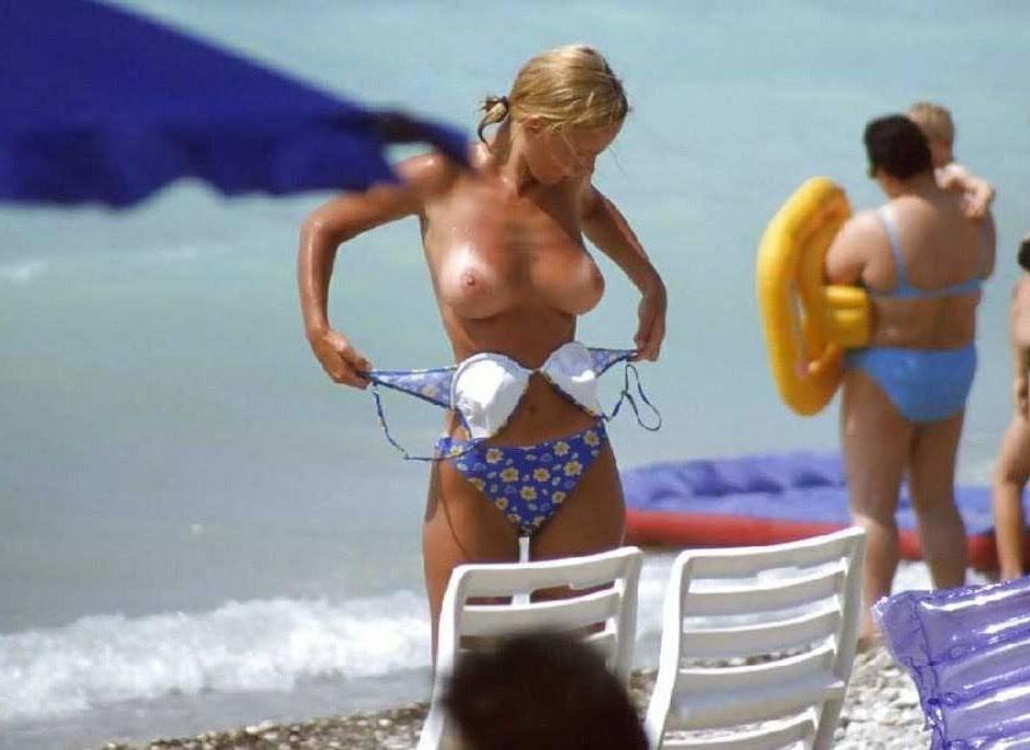 25P Girls on the Beach 214
