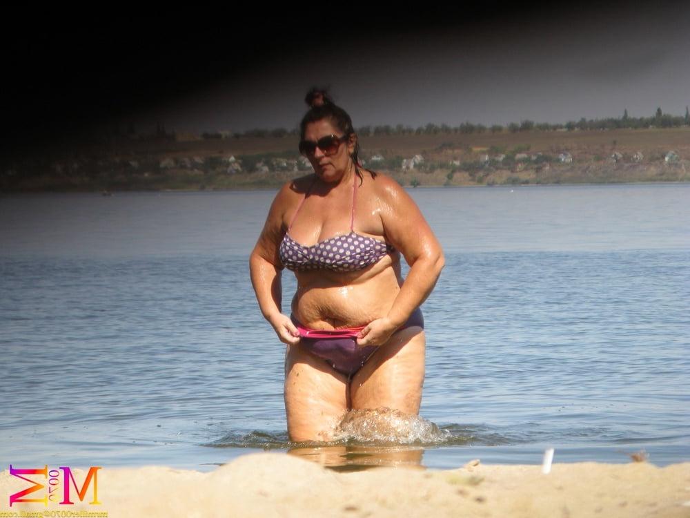 9P Wide Hips Fat Asses on the beach
