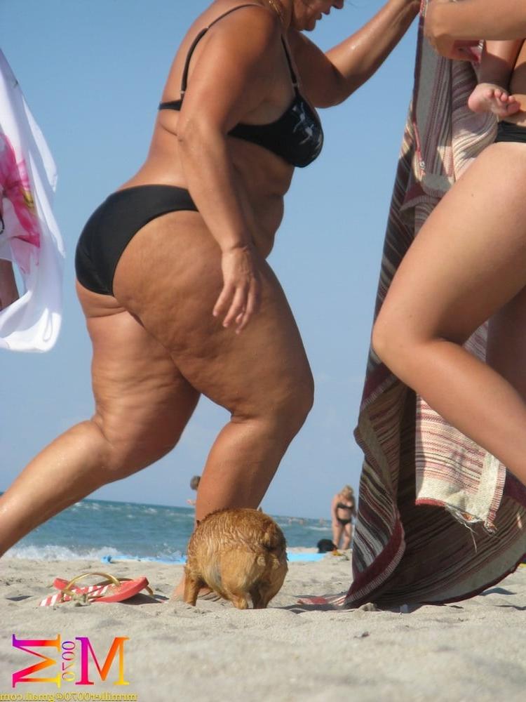 9P Wide Hips Fat Asses on the beach