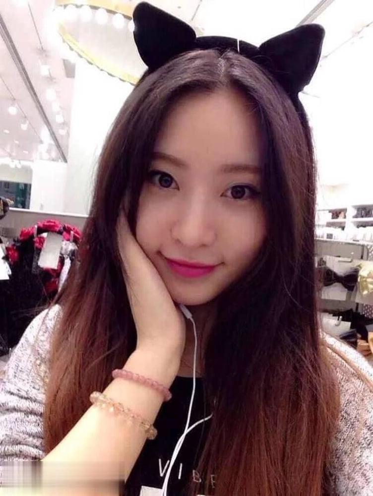 10P Chinese girl gives blowjob