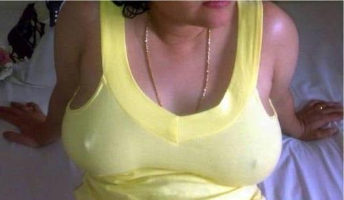 25P Policz moms milk in blouse uffff